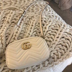 Elegant GUCCI Crossbody Bag